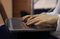 Google Search Guidance Asks Publishers to Factcheck AI Content and Metadata